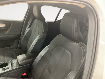 2020 Volvo XC40 Momentum