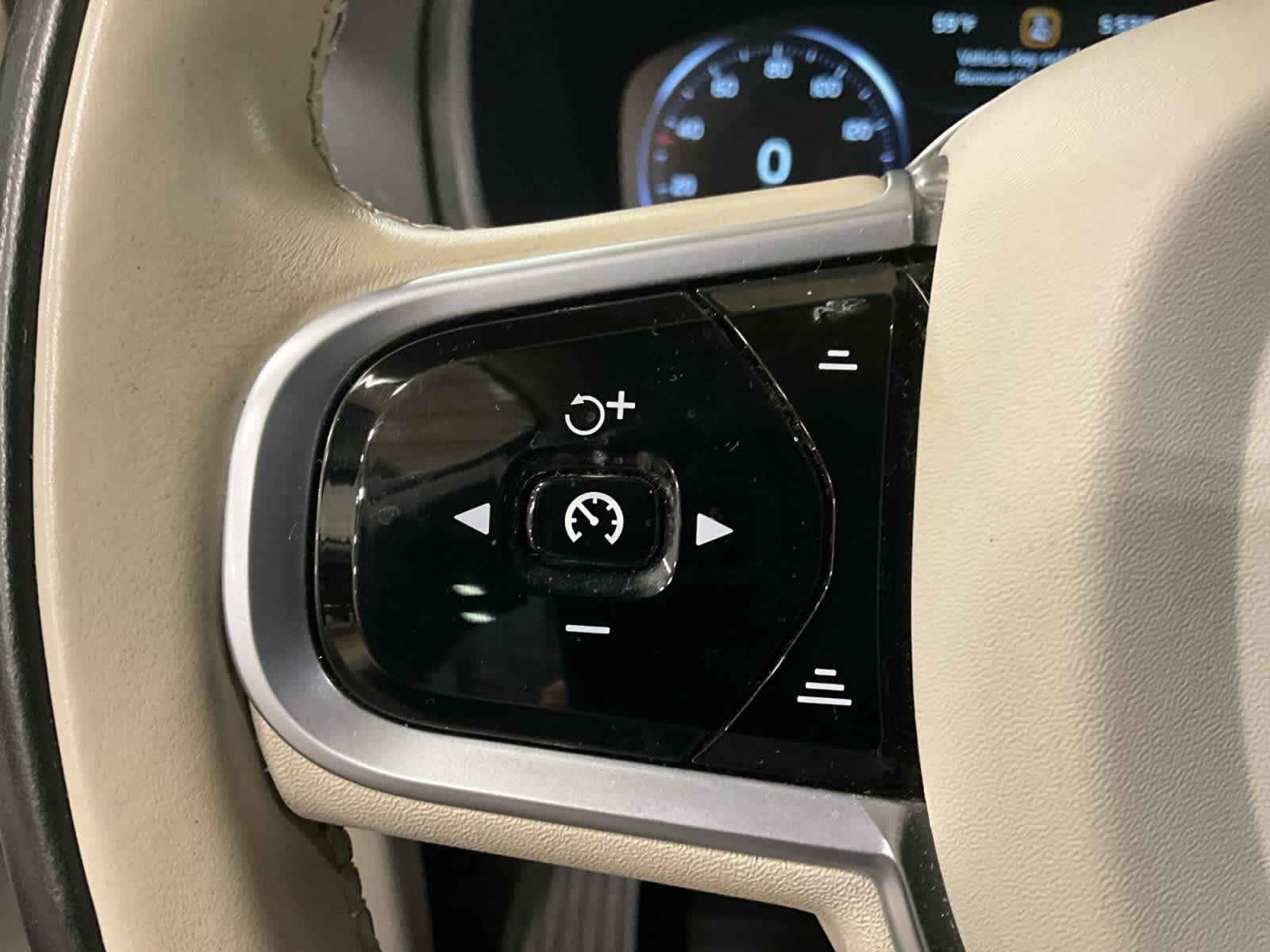 2020 Volvo XC90 Momentum