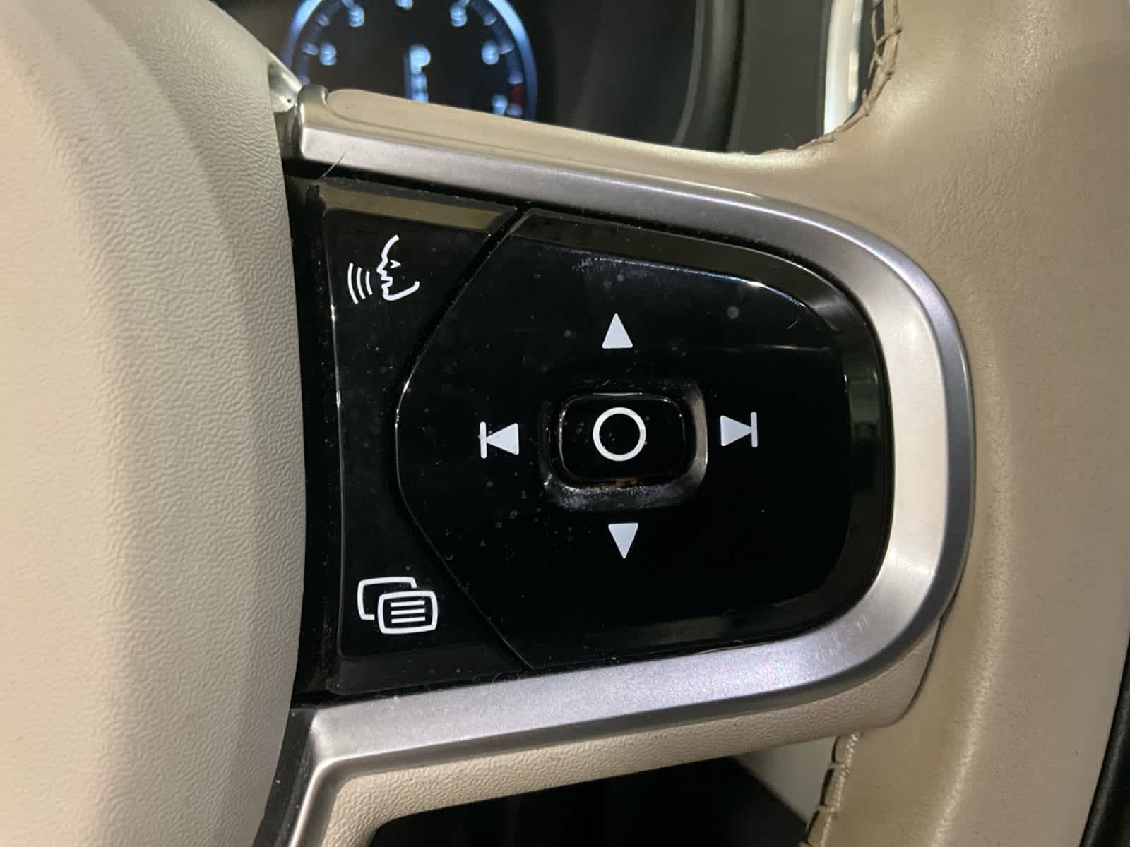 2020 Volvo XC90 Momentum