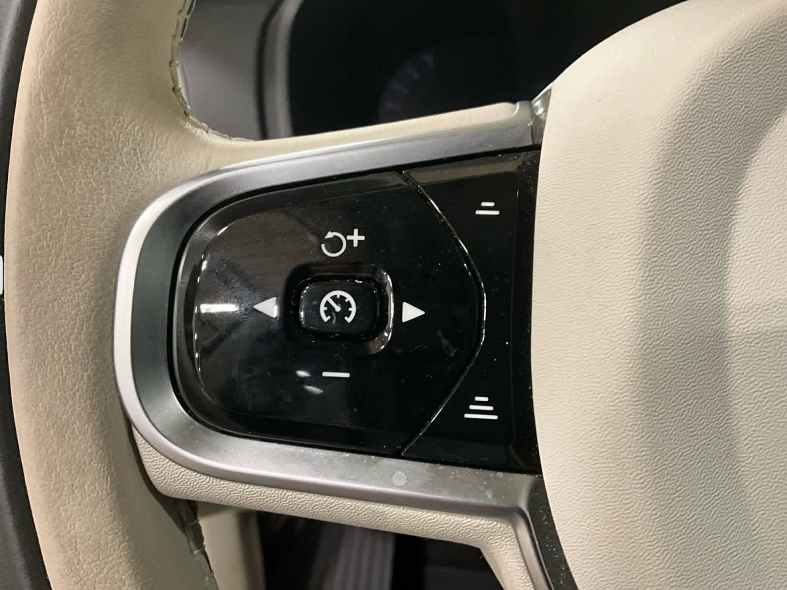 2025 Volvo XC90 Plug-In Hybrid Ultra
