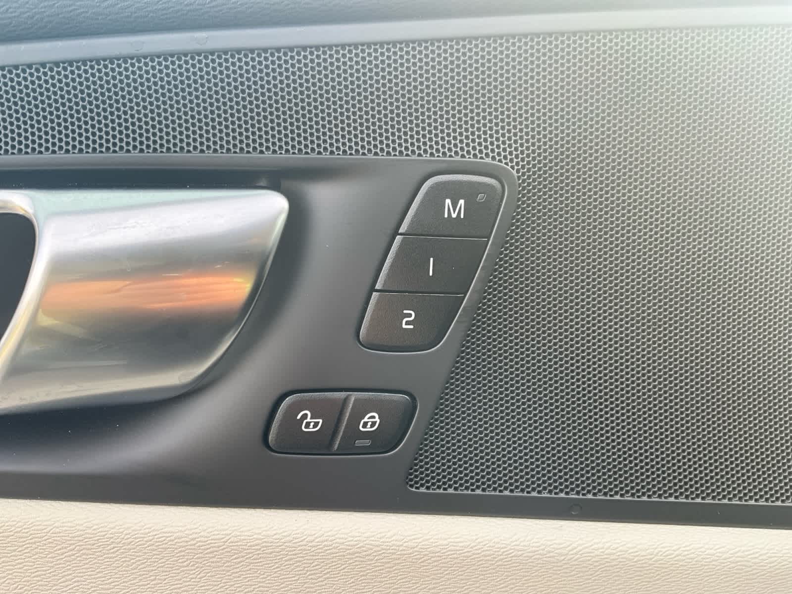 2025 Volvo XC60 Plus