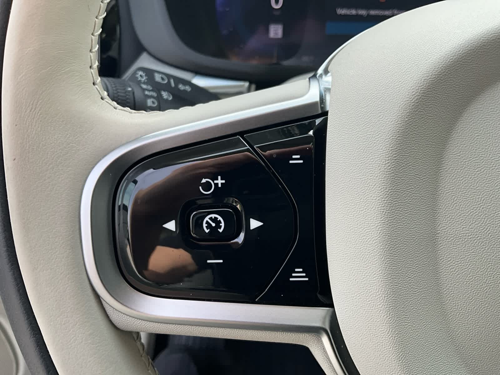 2025 Volvo XC60 Plus