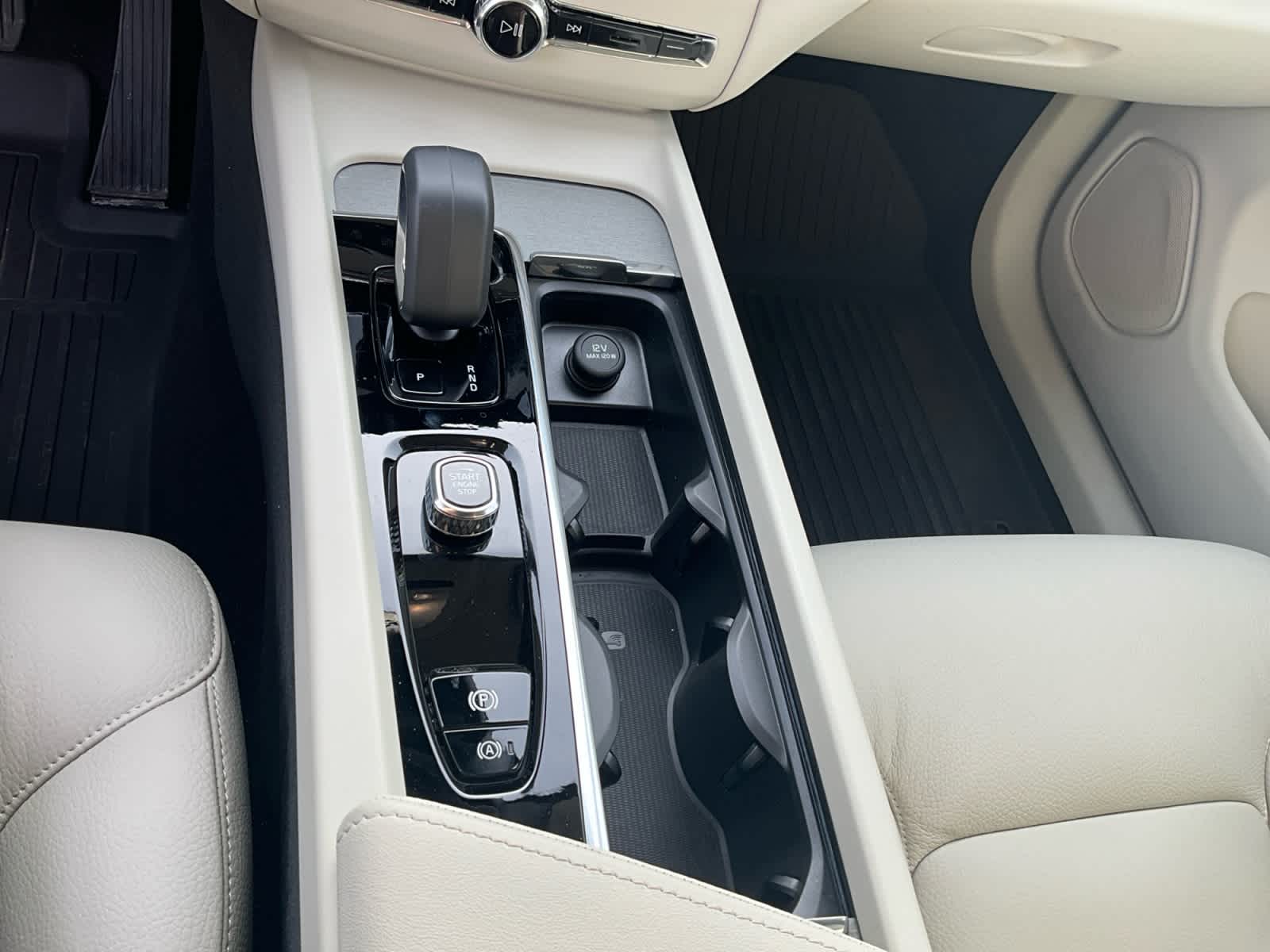 2025 Volvo XC60 Plus