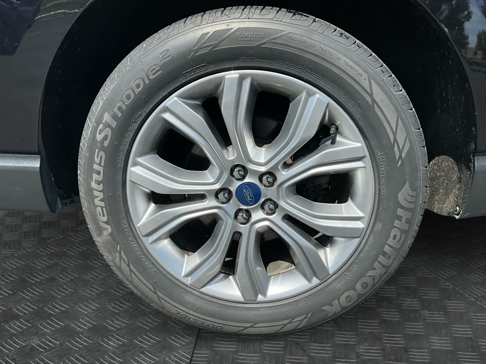 2020 Ford Edge Titanium