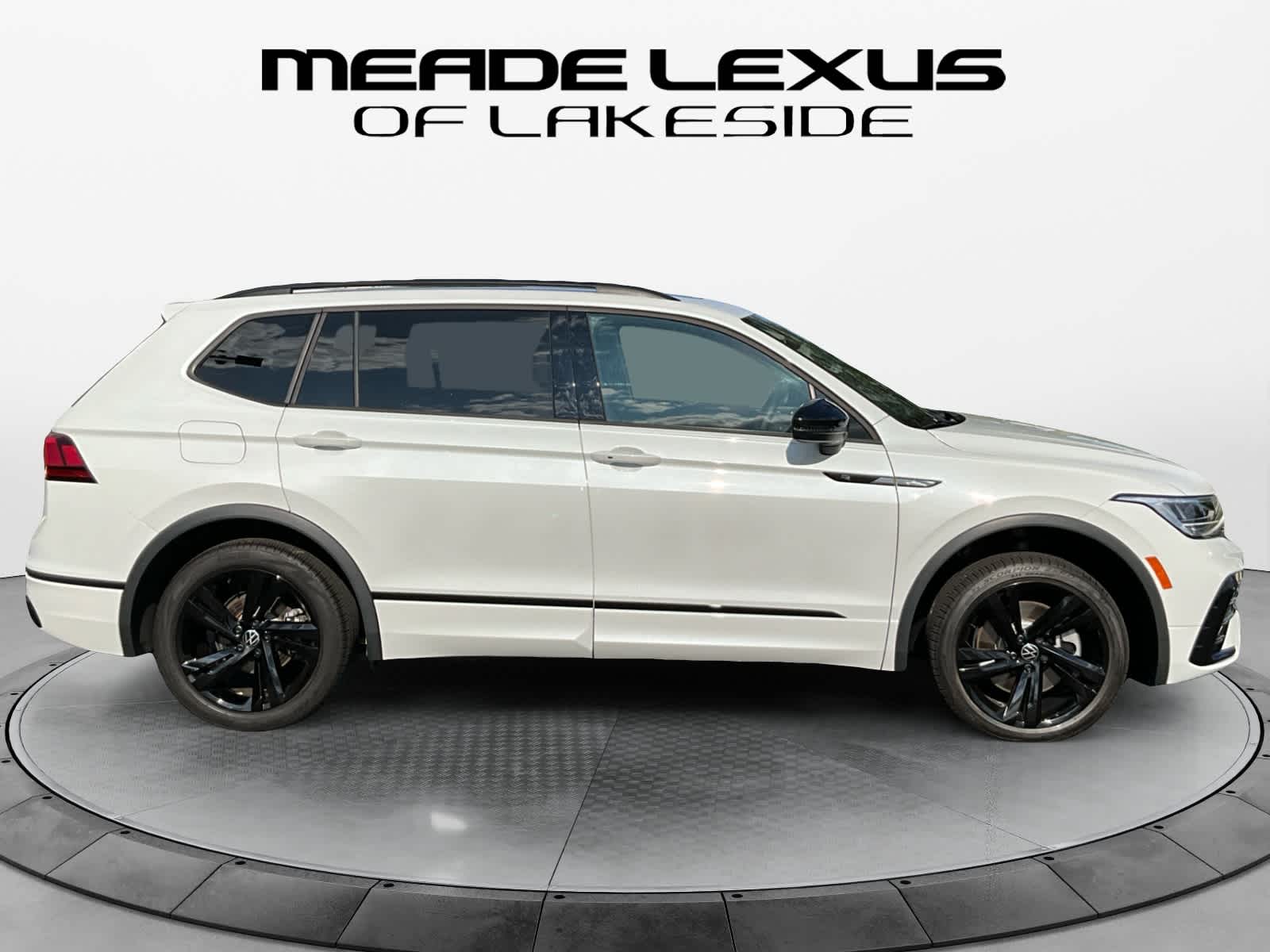 2024 Volkswagen Tiguan SE R-Line Black