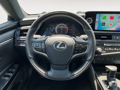 2025 Lexus ES 300h Luxury