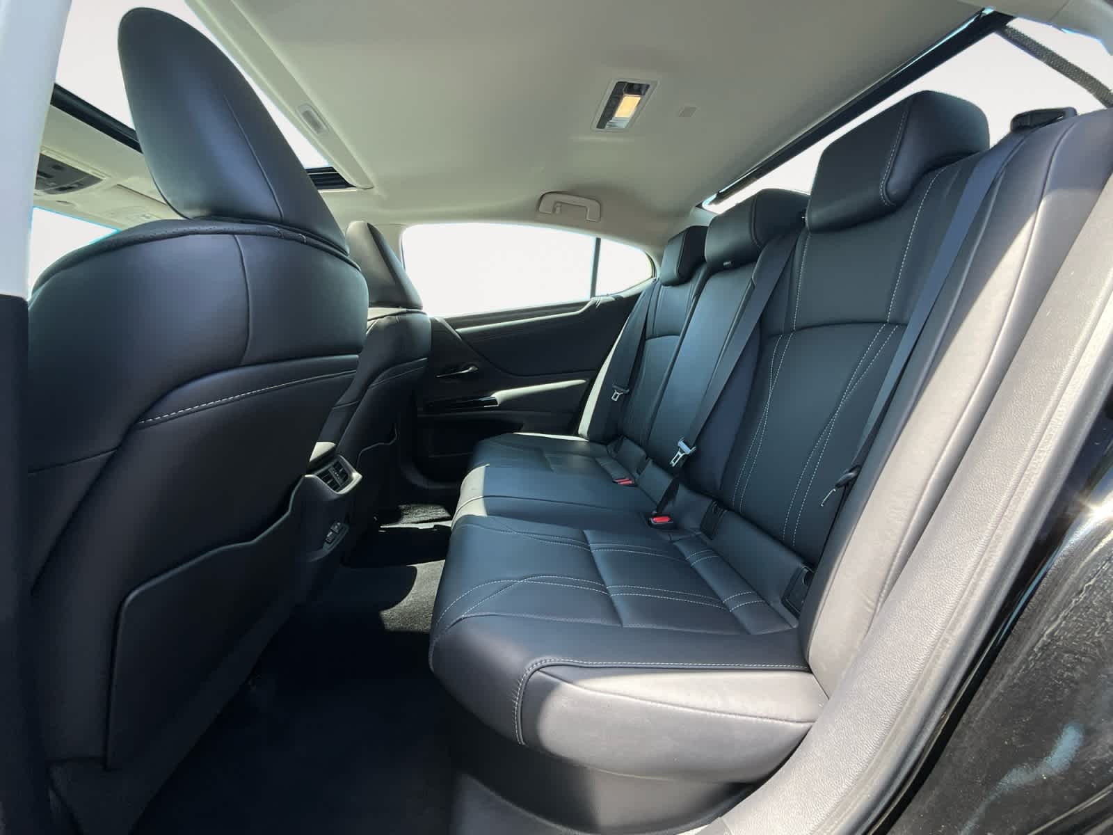 2025 Lexus ES 300h Luxury