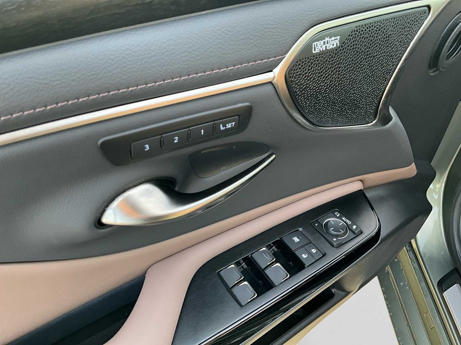 2025 Lexus ES 350 Ultra Luxury