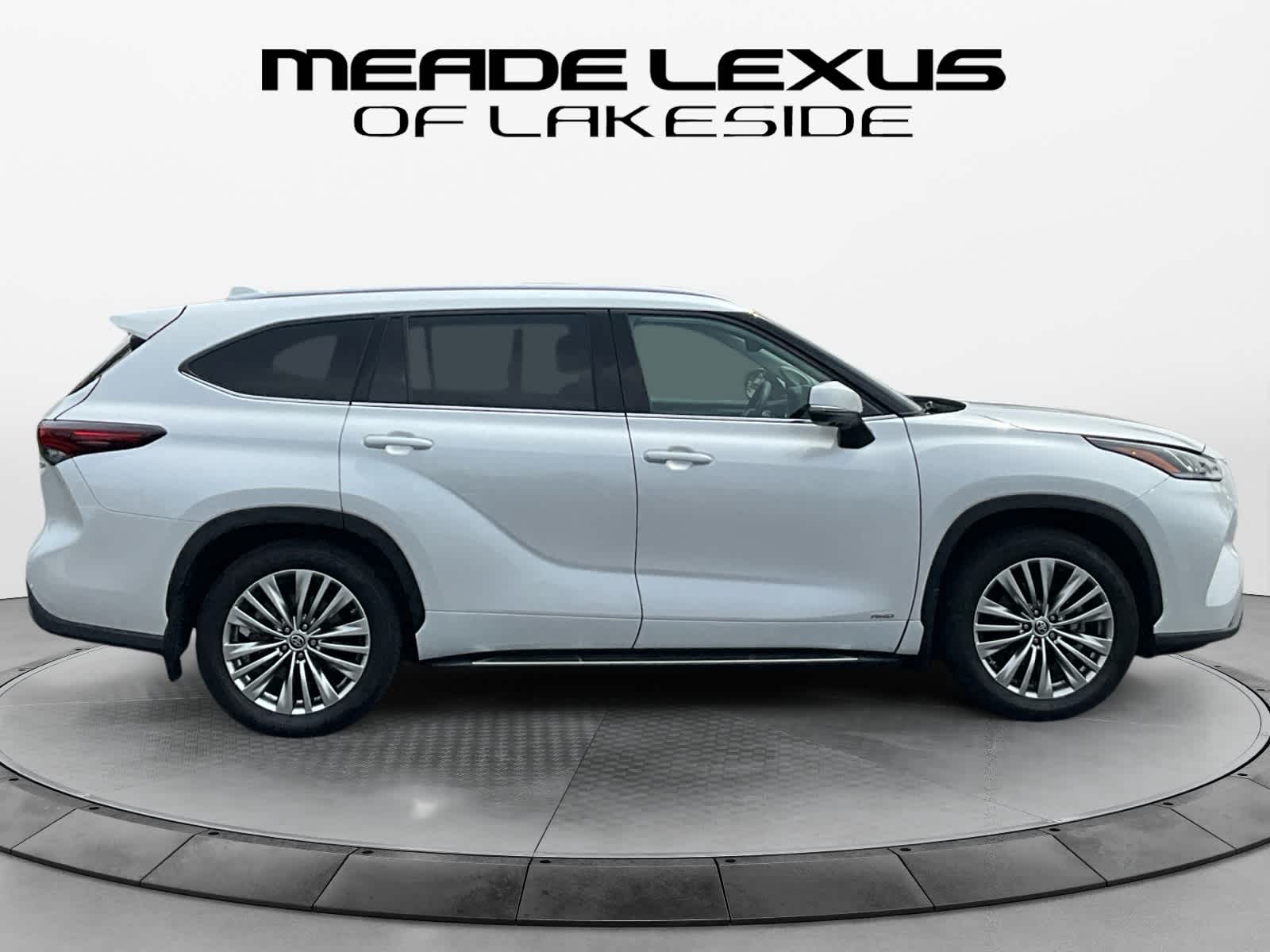2024 Toyota Highlander Hybrid Platinum