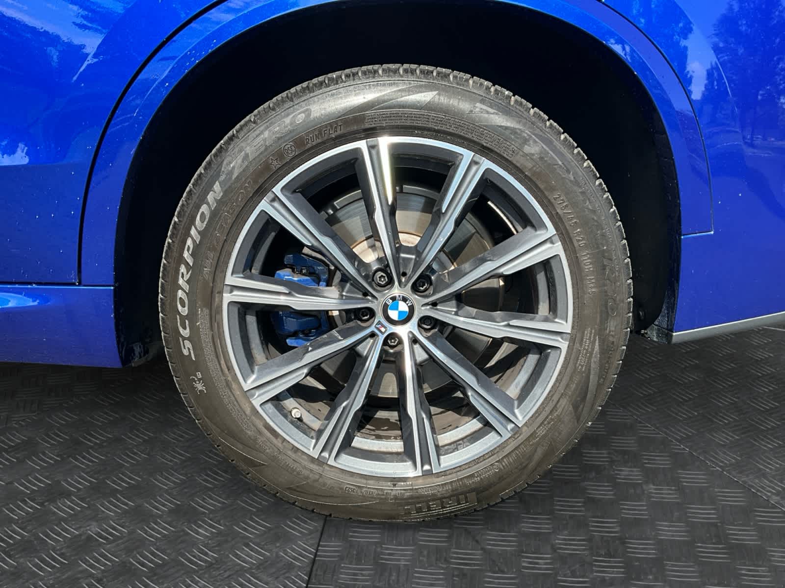2024 BMW X5 M60i M60i