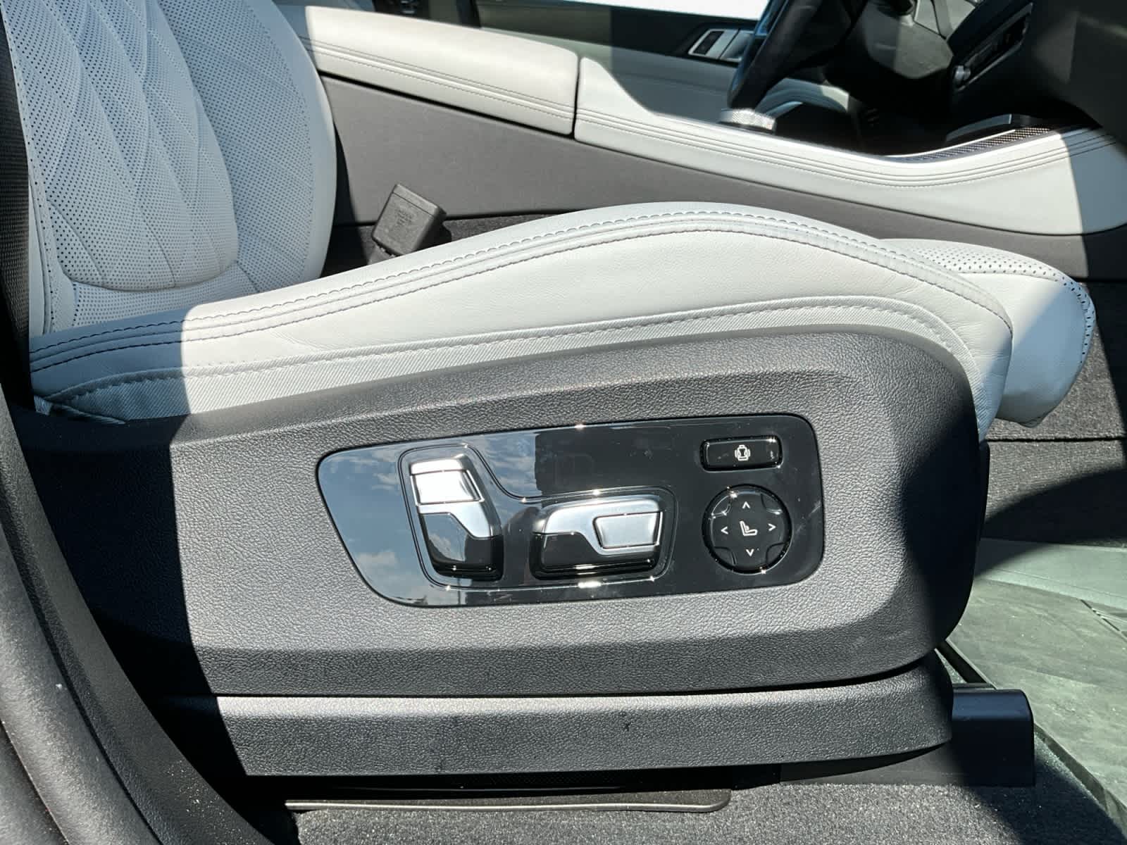 2024 BMW X5 M60i M60i