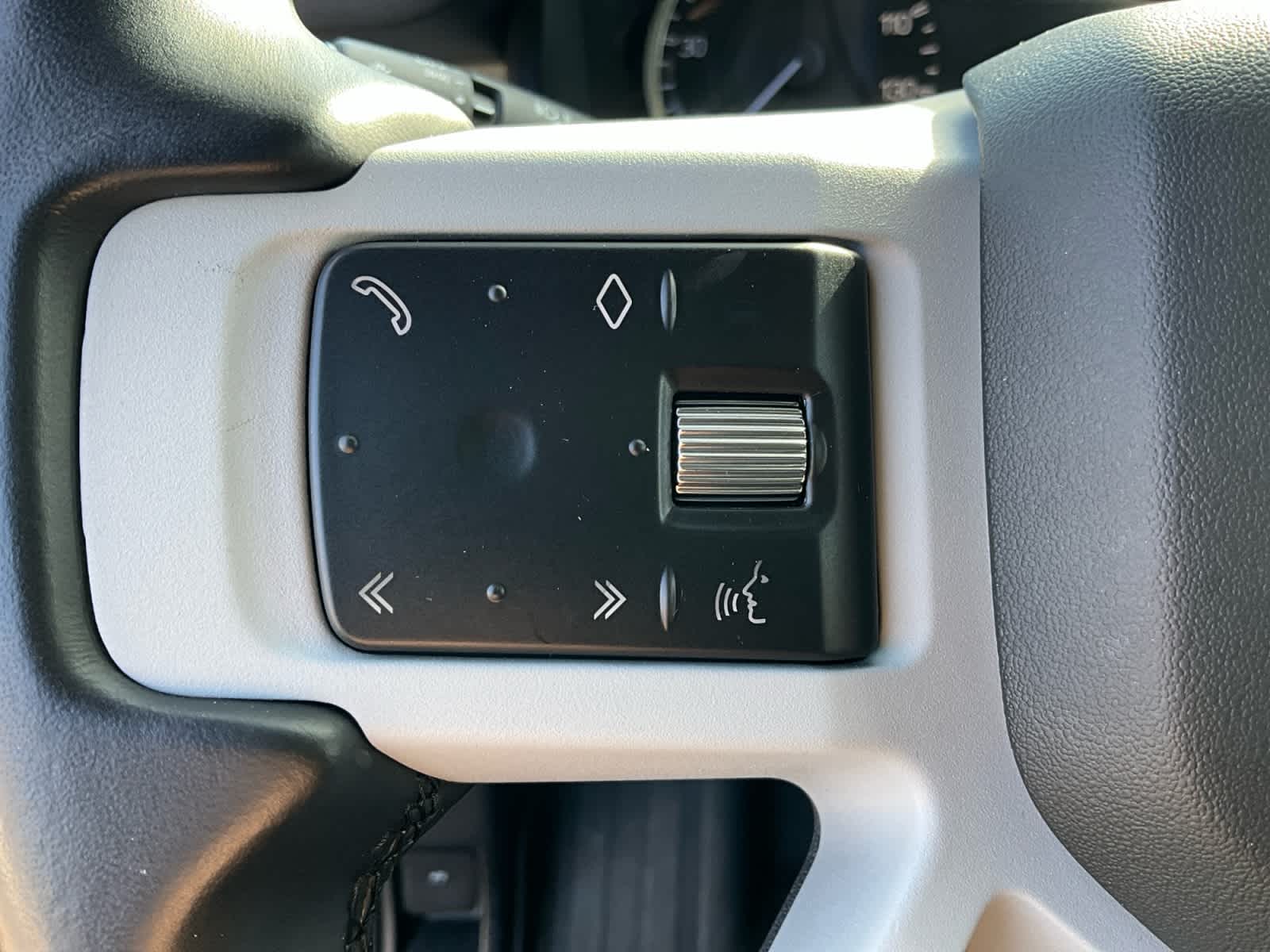 2023 Land Rover Defender X-Dynamic SE