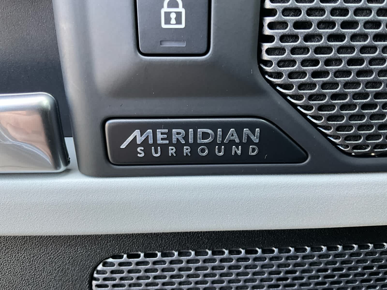 2023 Land Rover Defender X-Dynamic SE