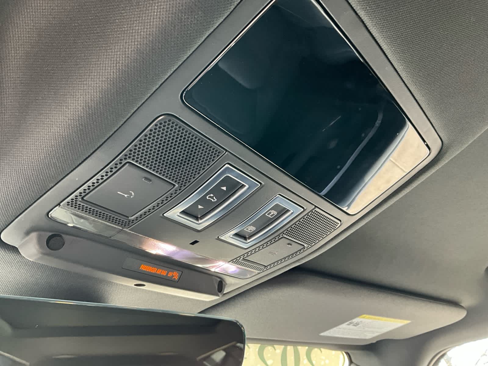 2023 Land Rover Defender X-Dynamic SE