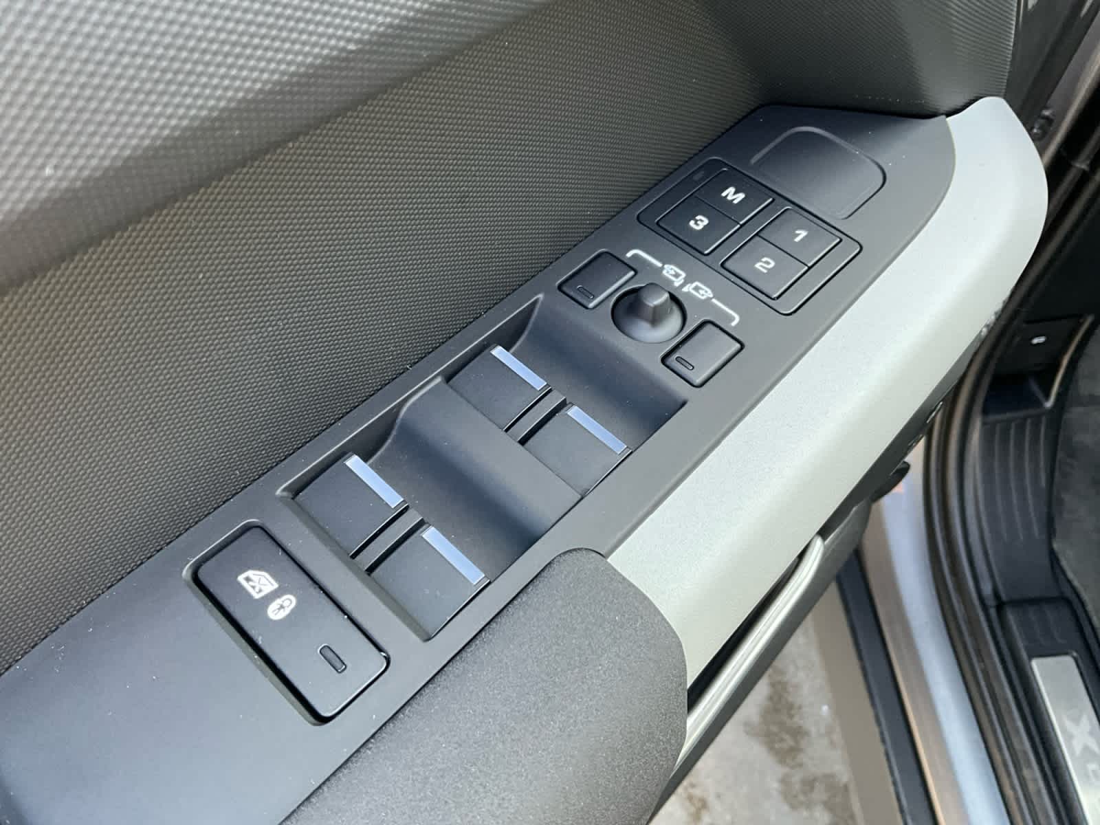 2023 Land Rover Defender X-Dynamic SE