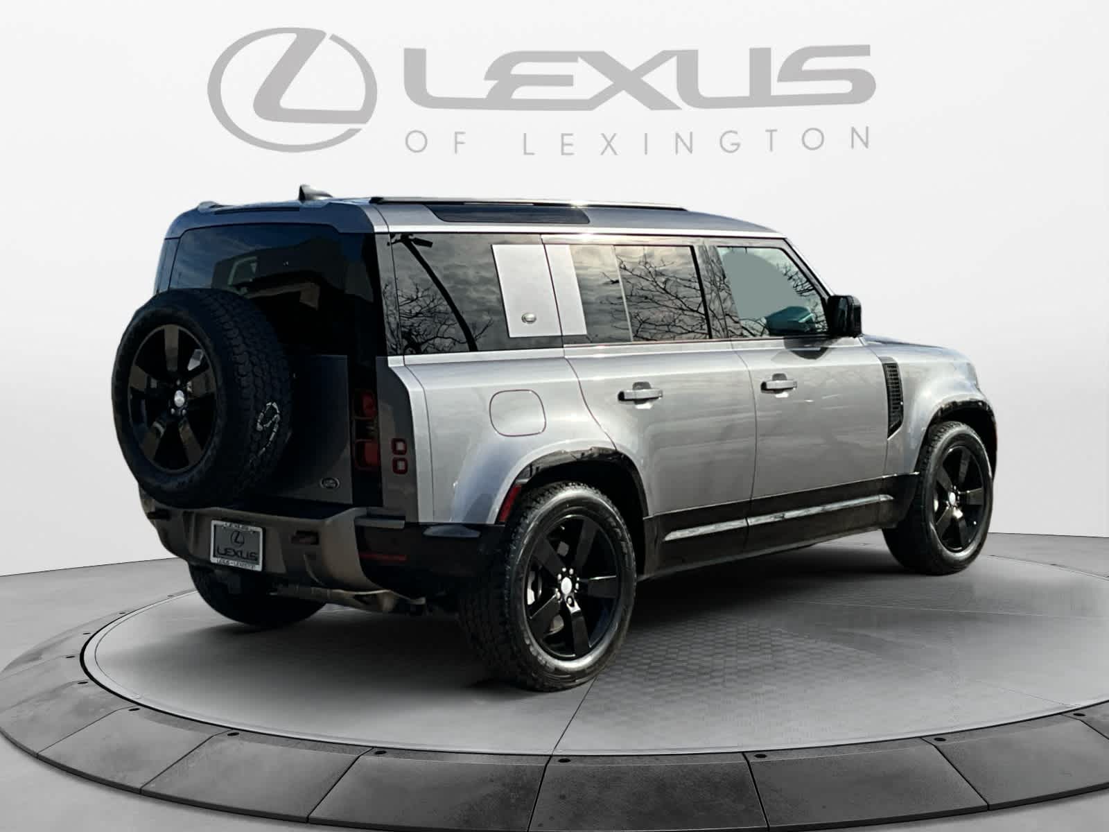 2023 Land Rover Defender X-Dynamic SE