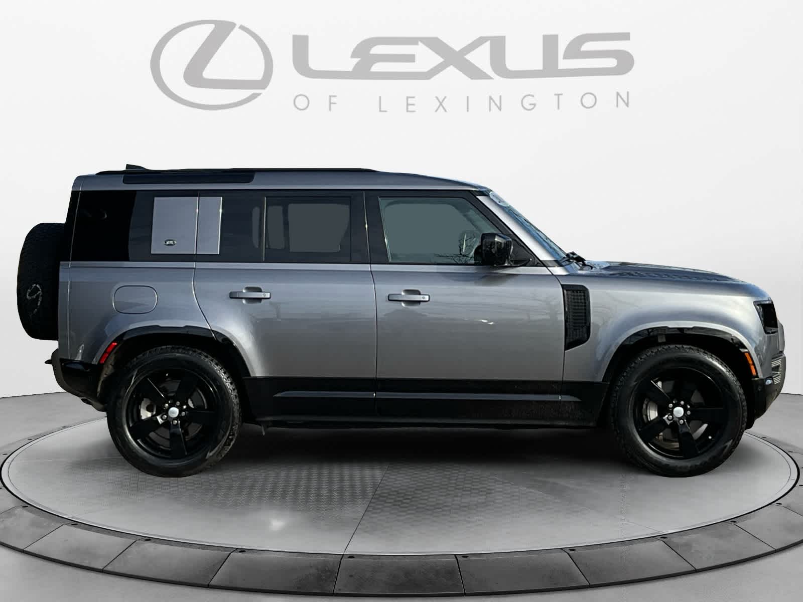 2023 Land Rover Defender X-Dynamic SE