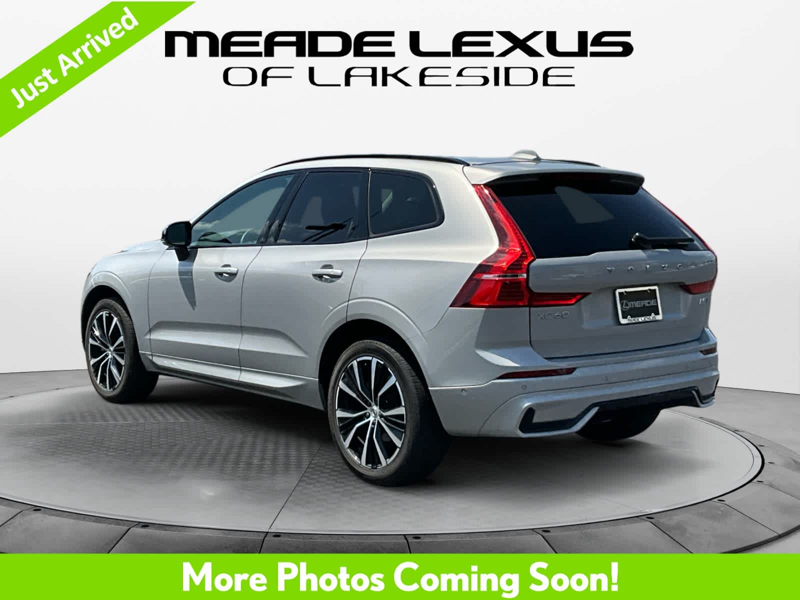 2024 Volvo XC60 Plus Dark Theme