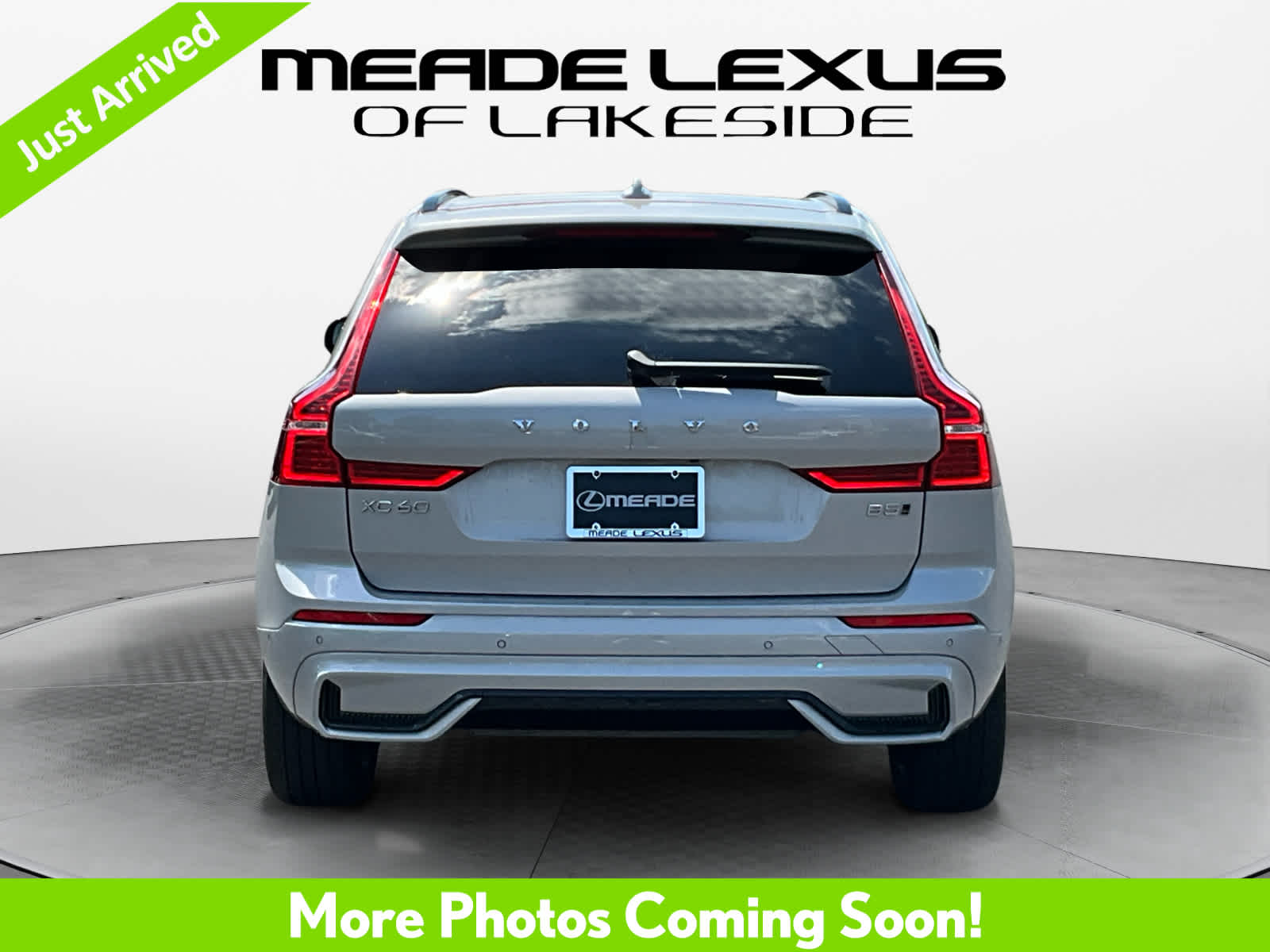 2024 Volvo XC60 Plus Dark Theme