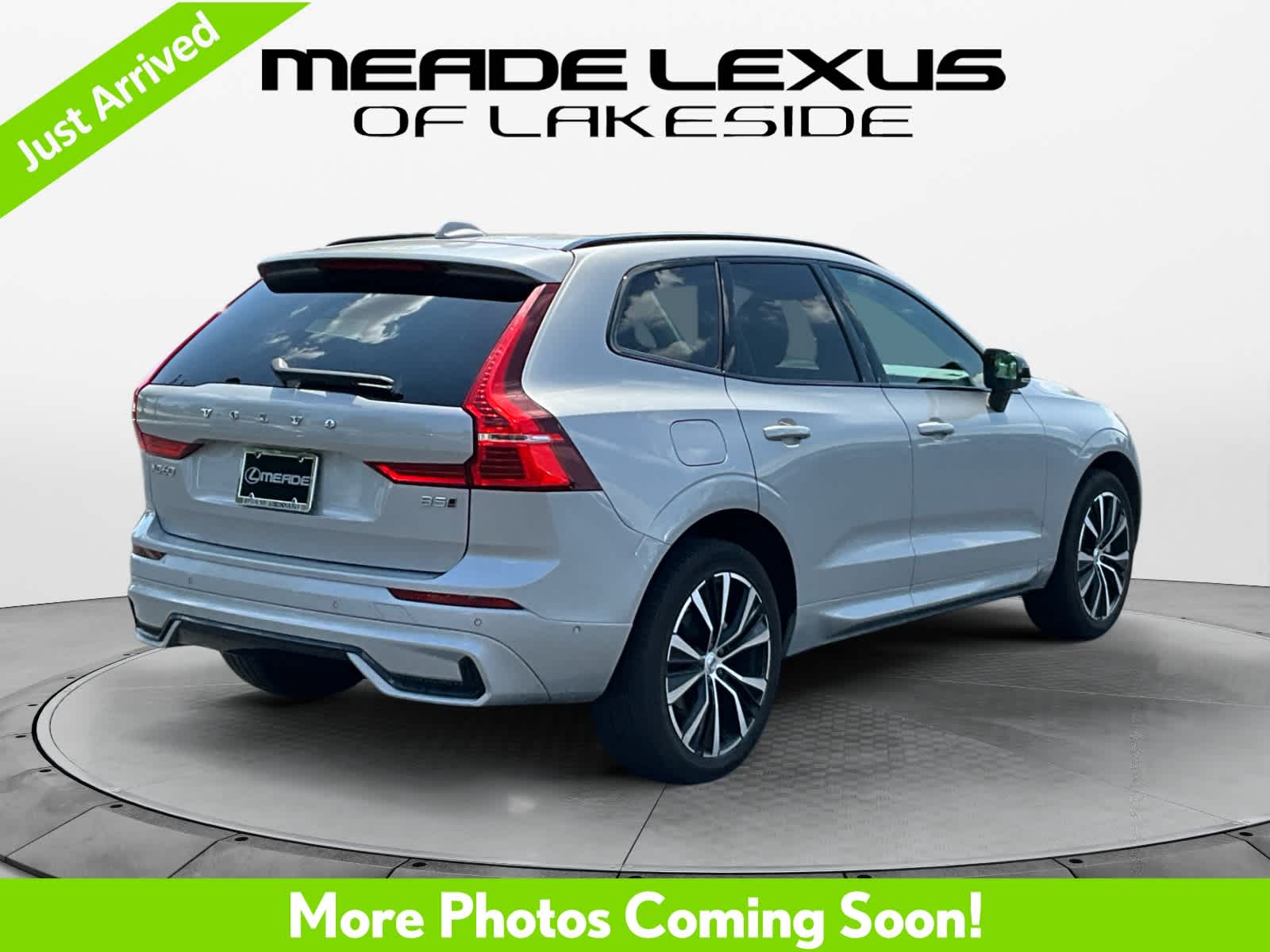 2024 Volvo XC60 Plus Dark Theme