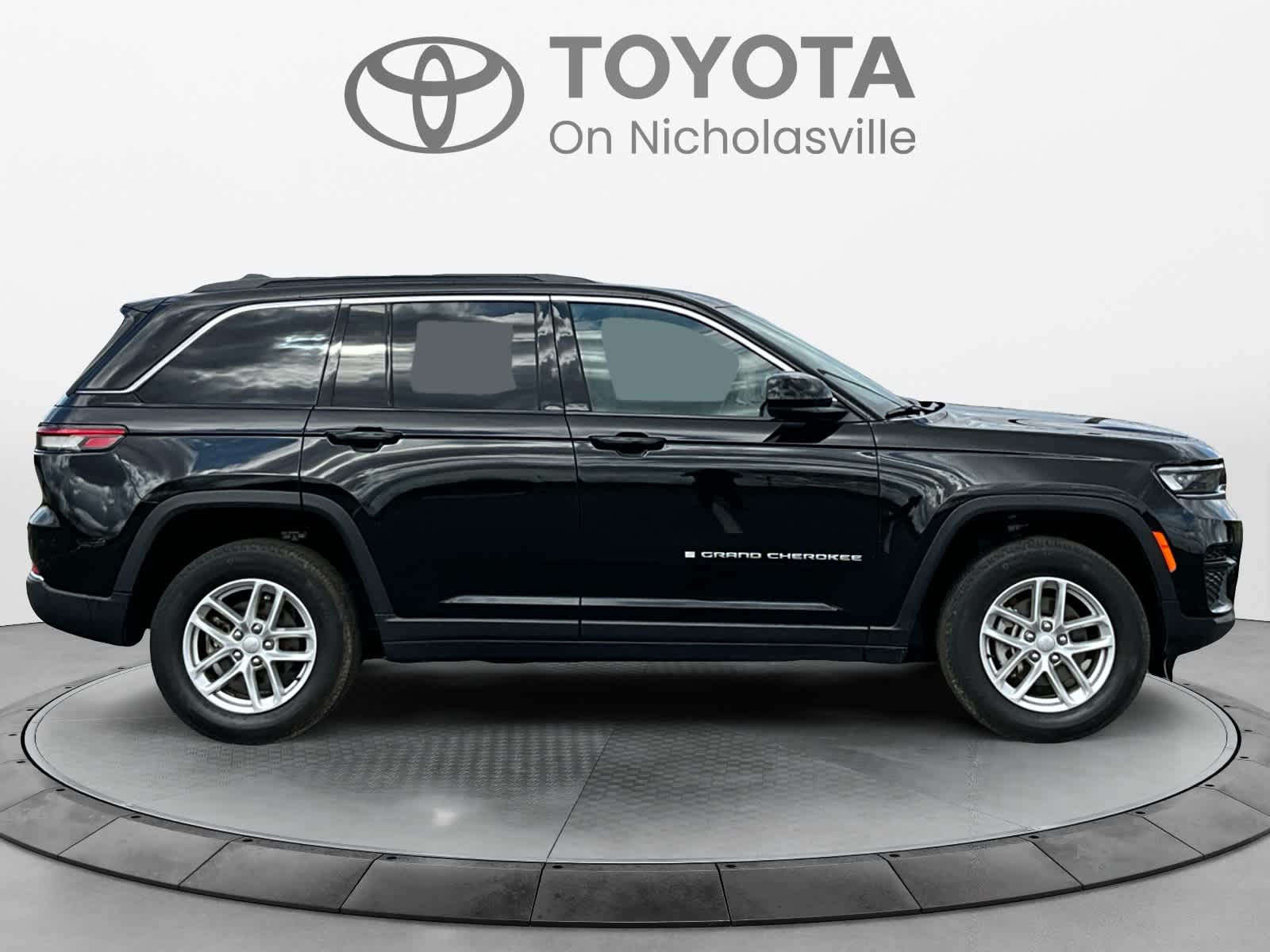 2024 Jeep Grand Cherokee Laredo X