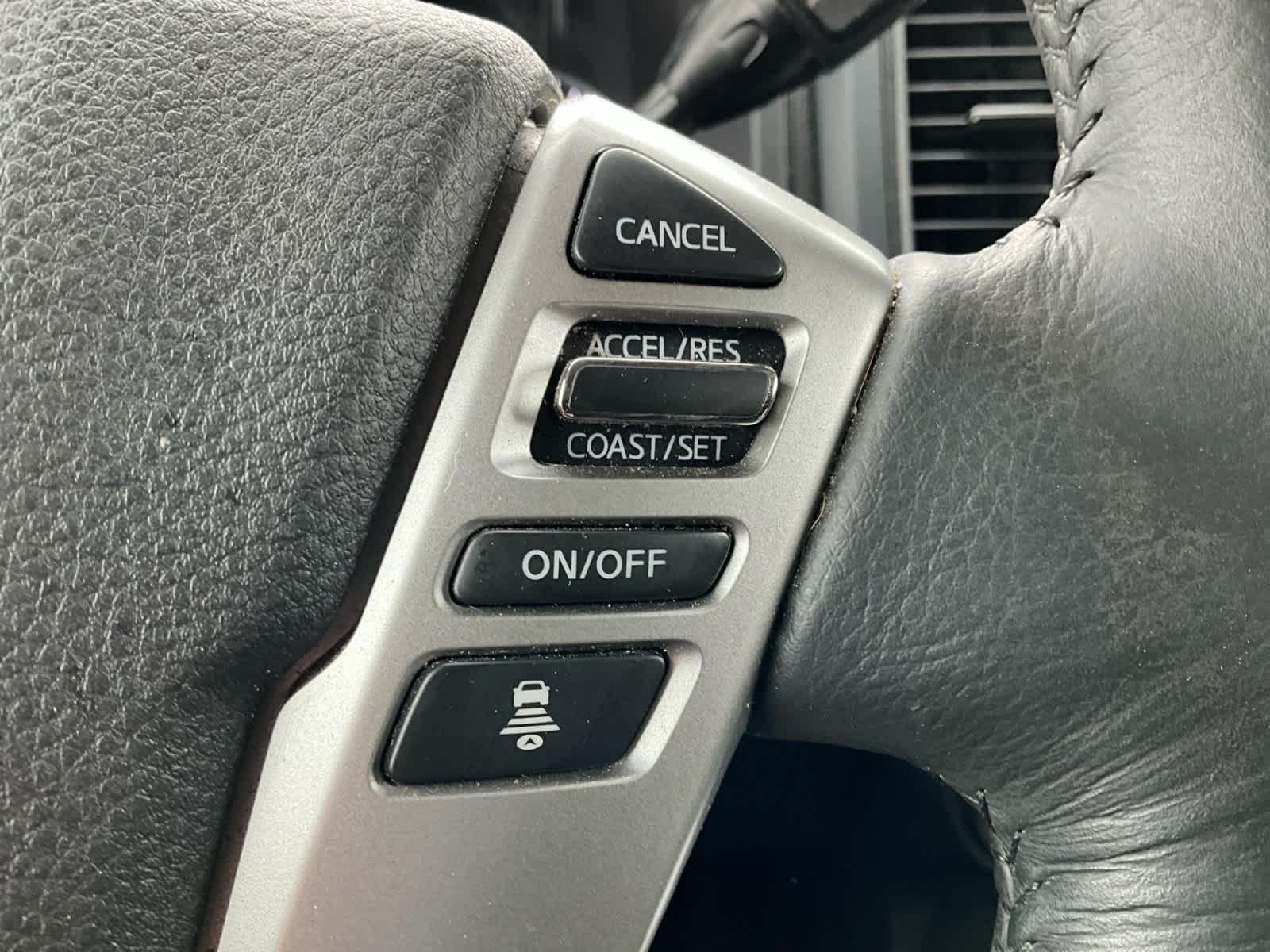 2023 Nissan Titan SV