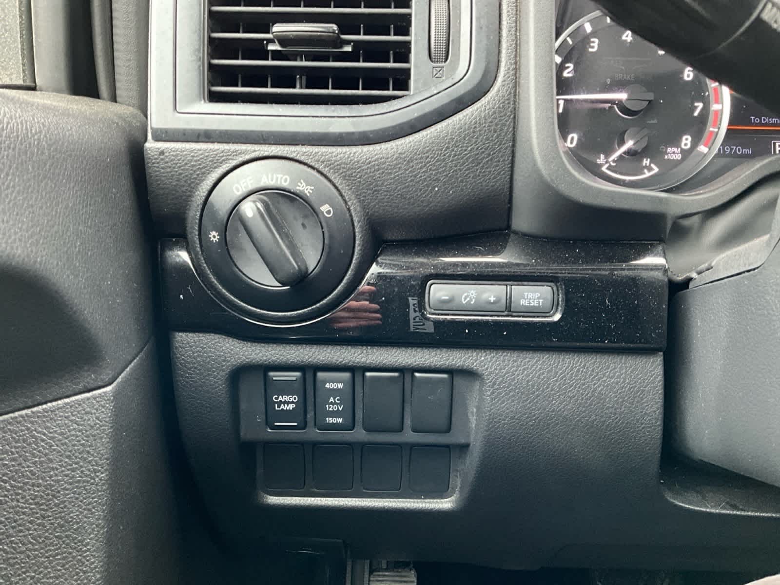 2023 Nissan Titan SV