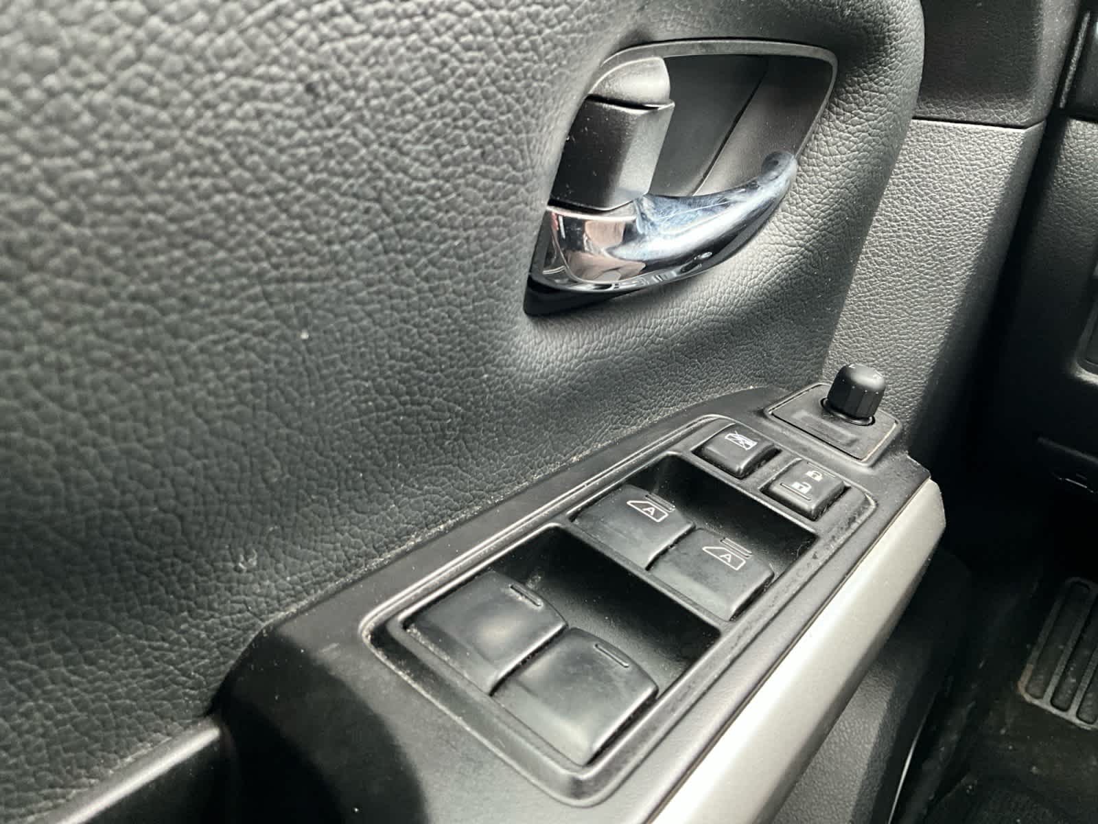 2023 Nissan Titan SV