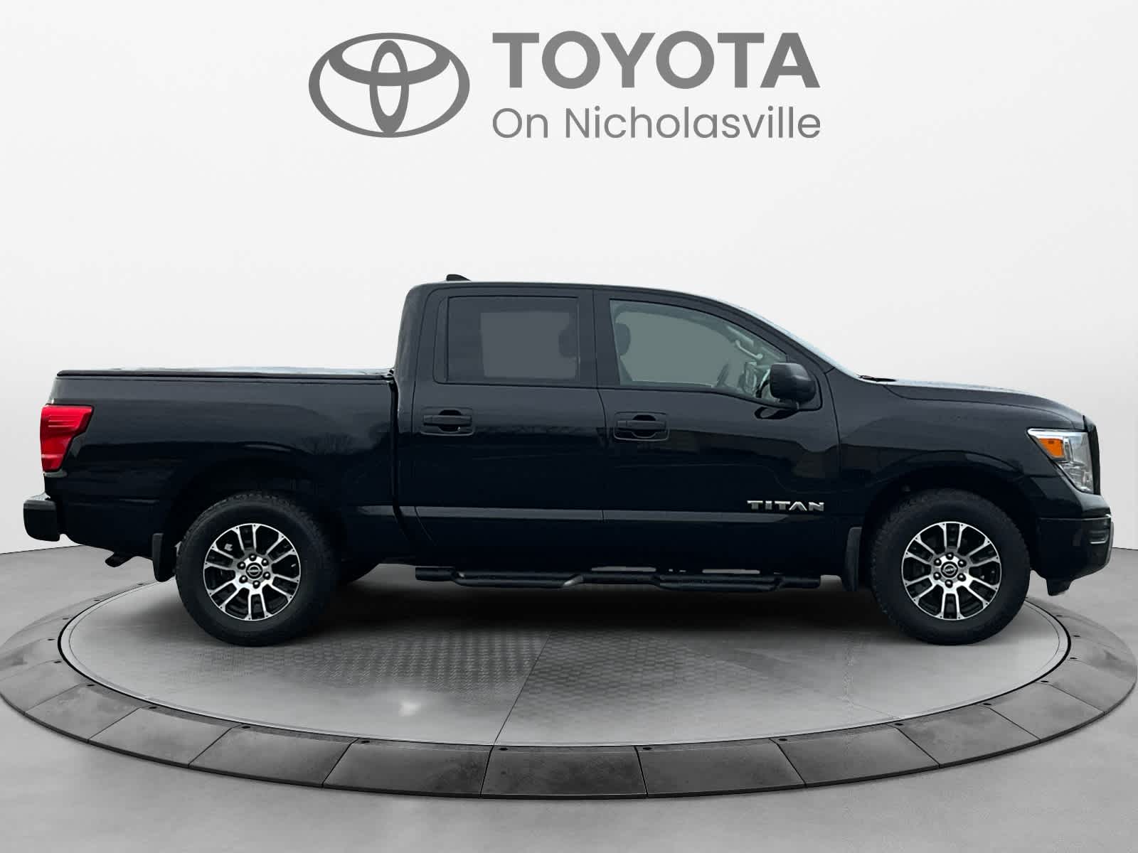 2023 Nissan Titan SV