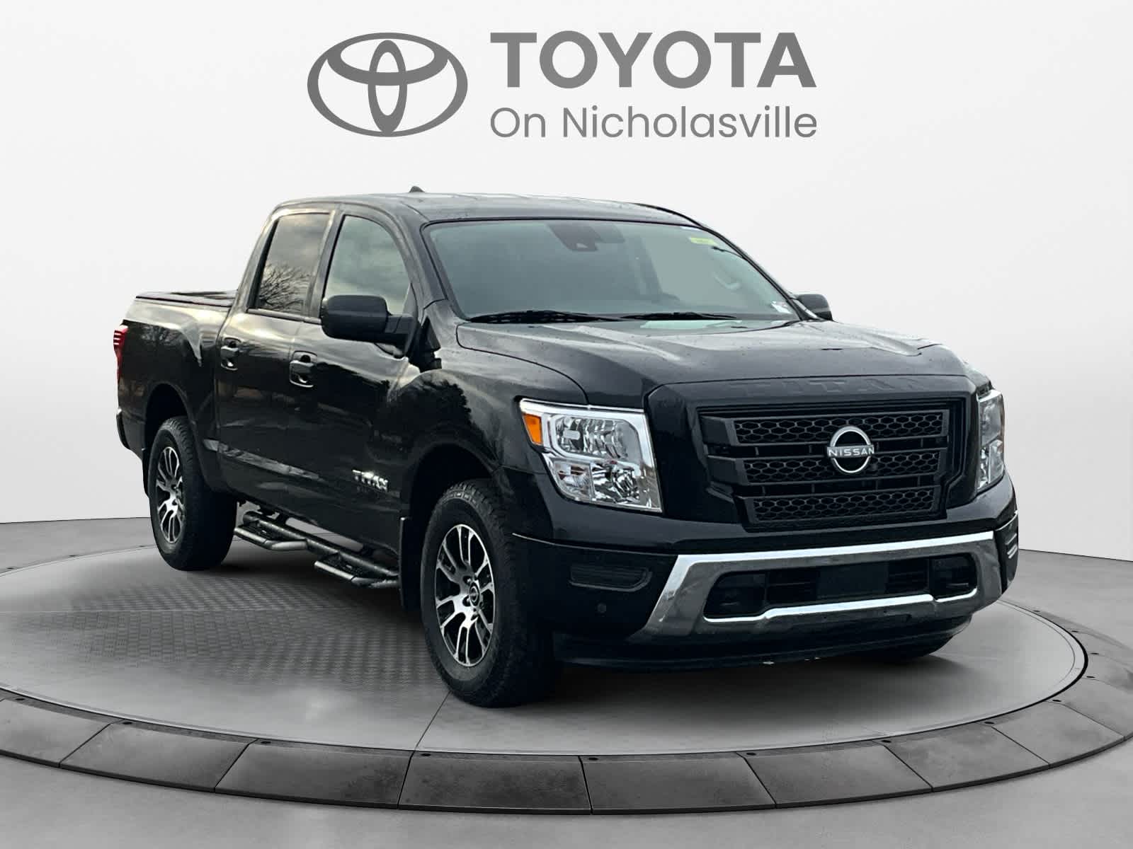 2023 Nissan Titan SV