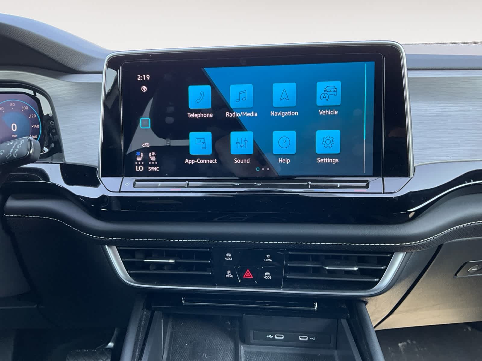 2024 Volkswagen Atlas Cross Sport 2.0T SE w/Technology