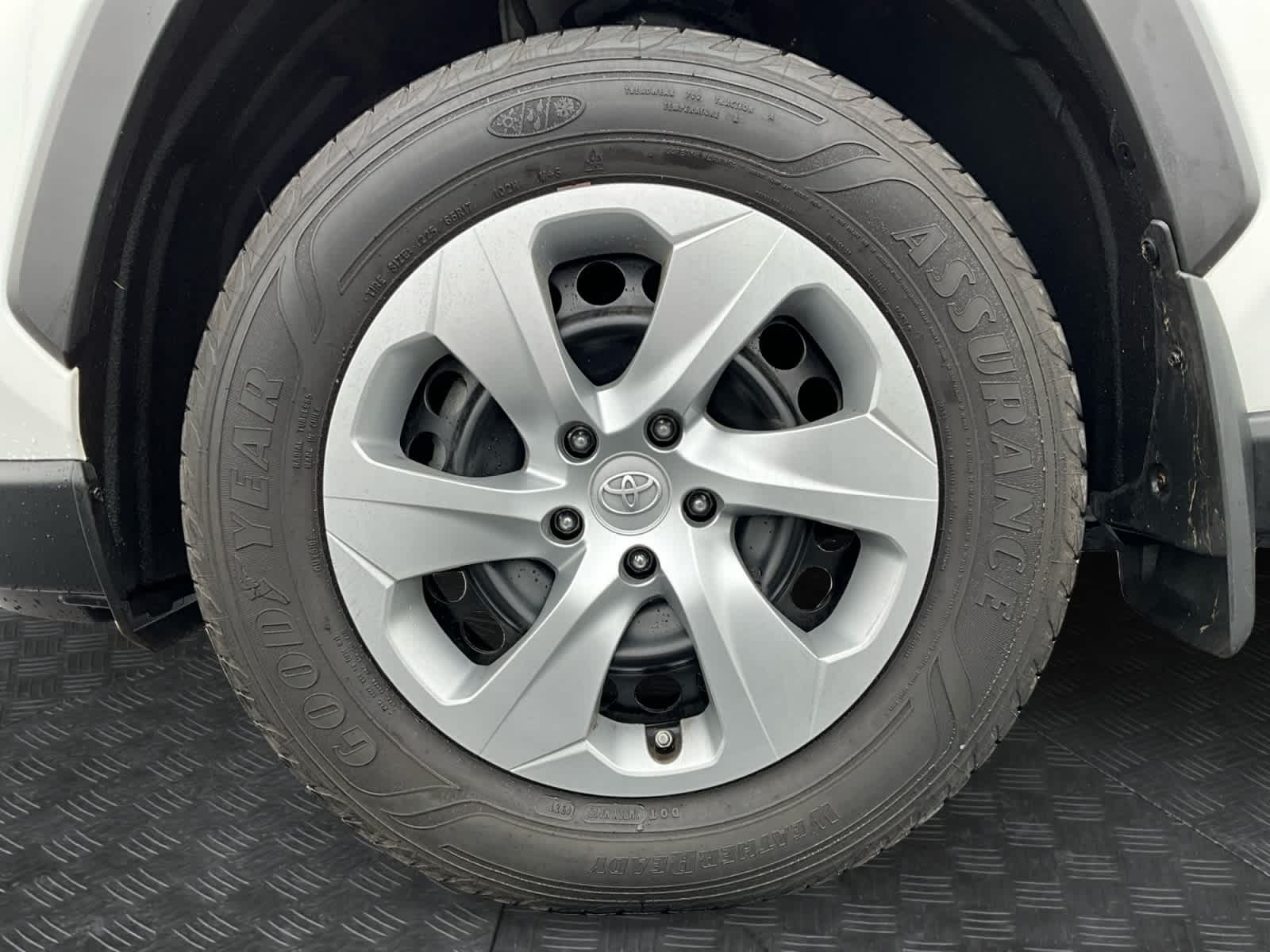 2020 Toyota RAV4 LE