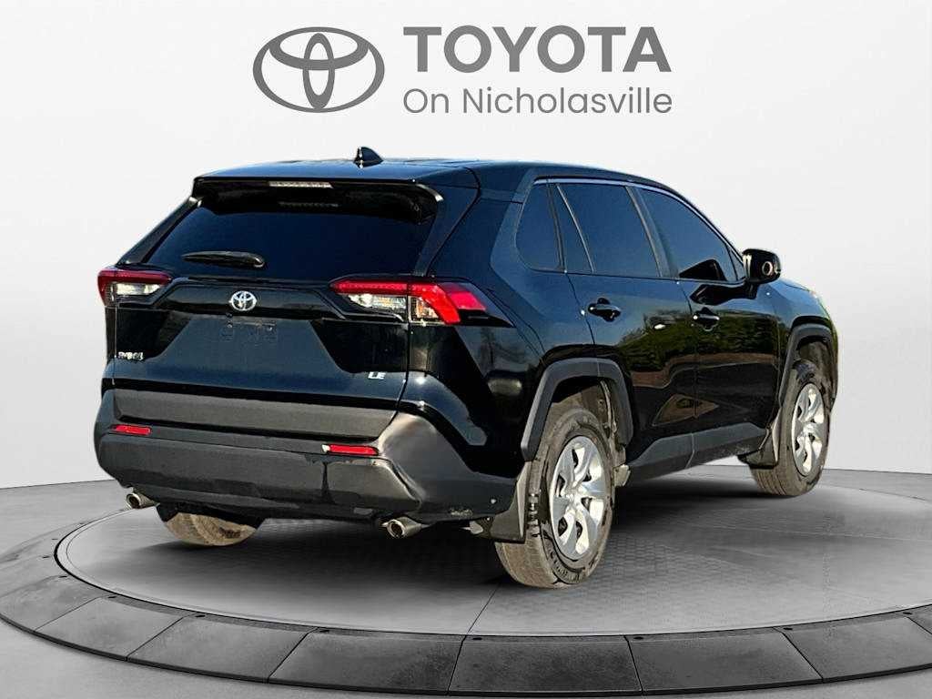 2022 Toyota RAV4 LE