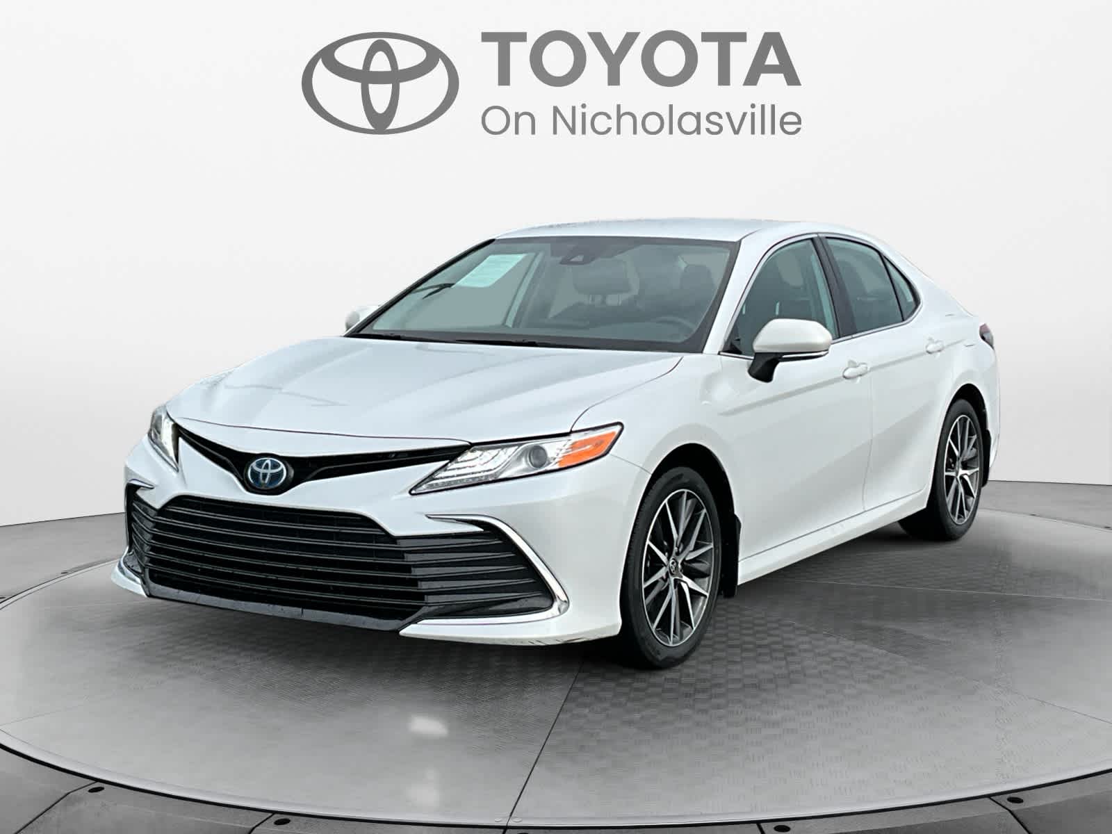 2022 Toyota Camry Hybrid XLE
