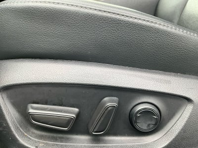 2022 Toyota Camry Hybrid XLE