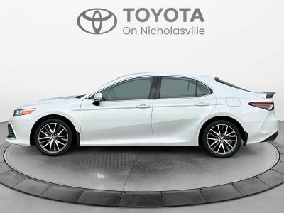 2022 Toyota Camry Hybrid XLE