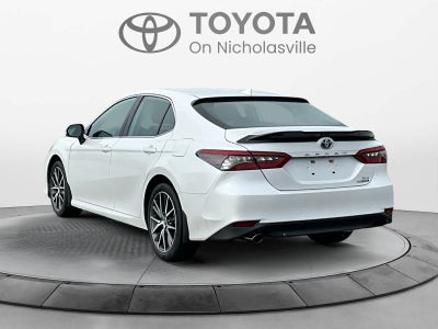 2022 Toyota Camry Hybrid XLE