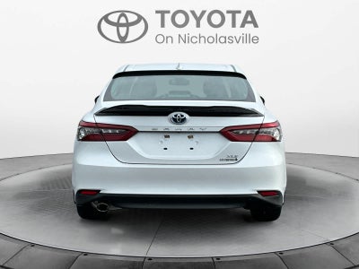 2022 Toyota Camry Hybrid XLE