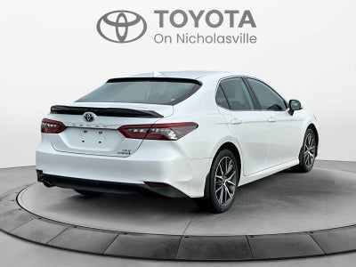 2022 Toyota Camry Hybrid XLE