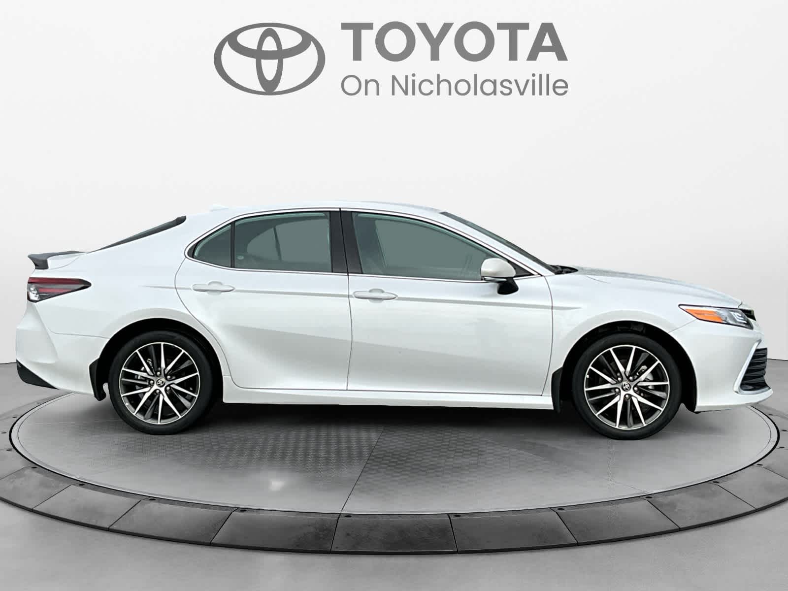 2022 Toyota Camry Hybrid XLE