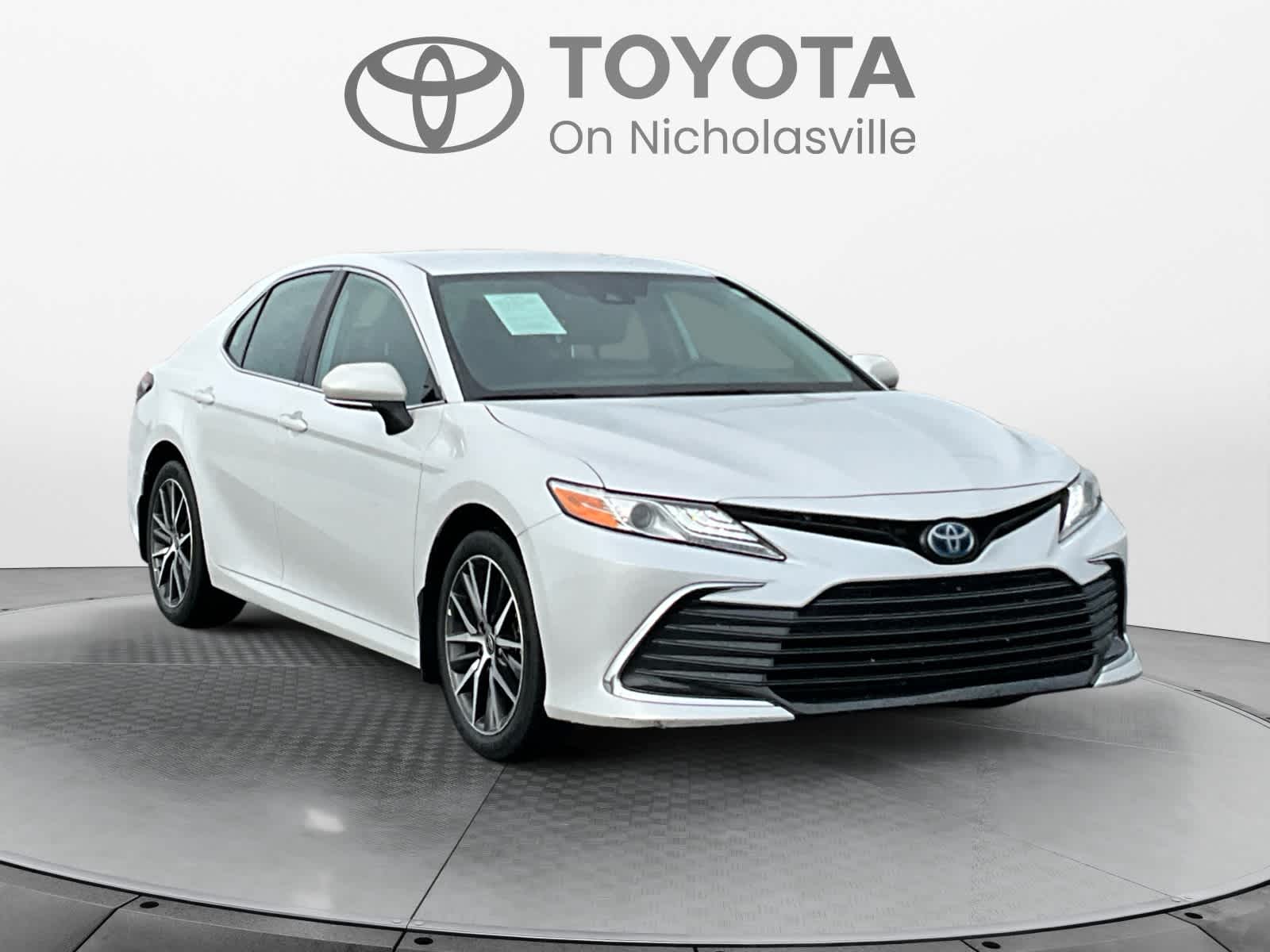 2022 Toyota Camry Hybrid XLE
