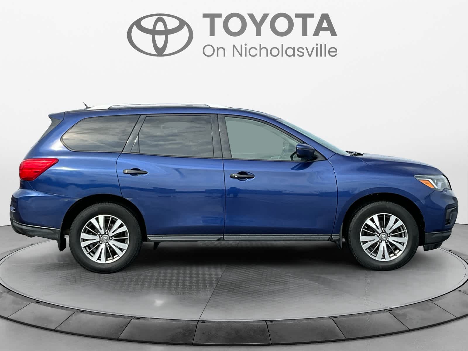 2018 Nissan Pathfinder SV