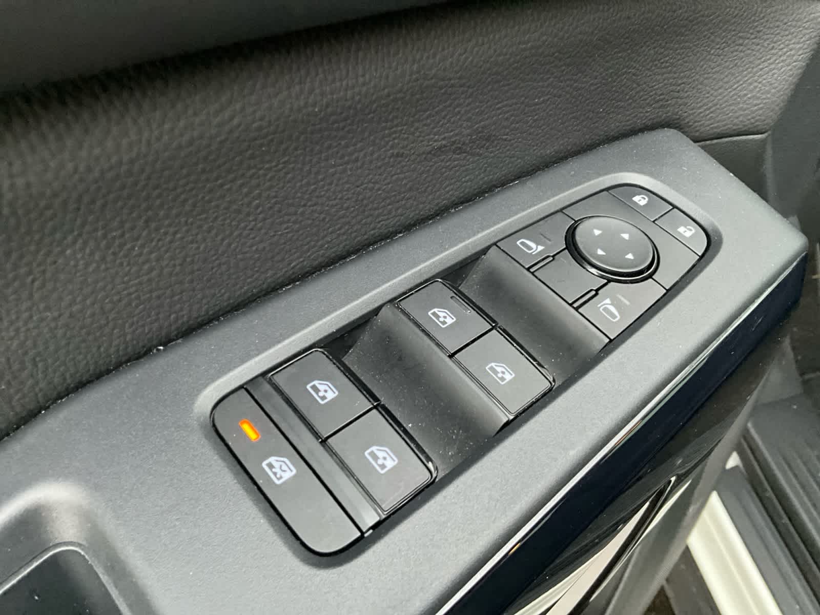 2025 Nissan Pathfinder S