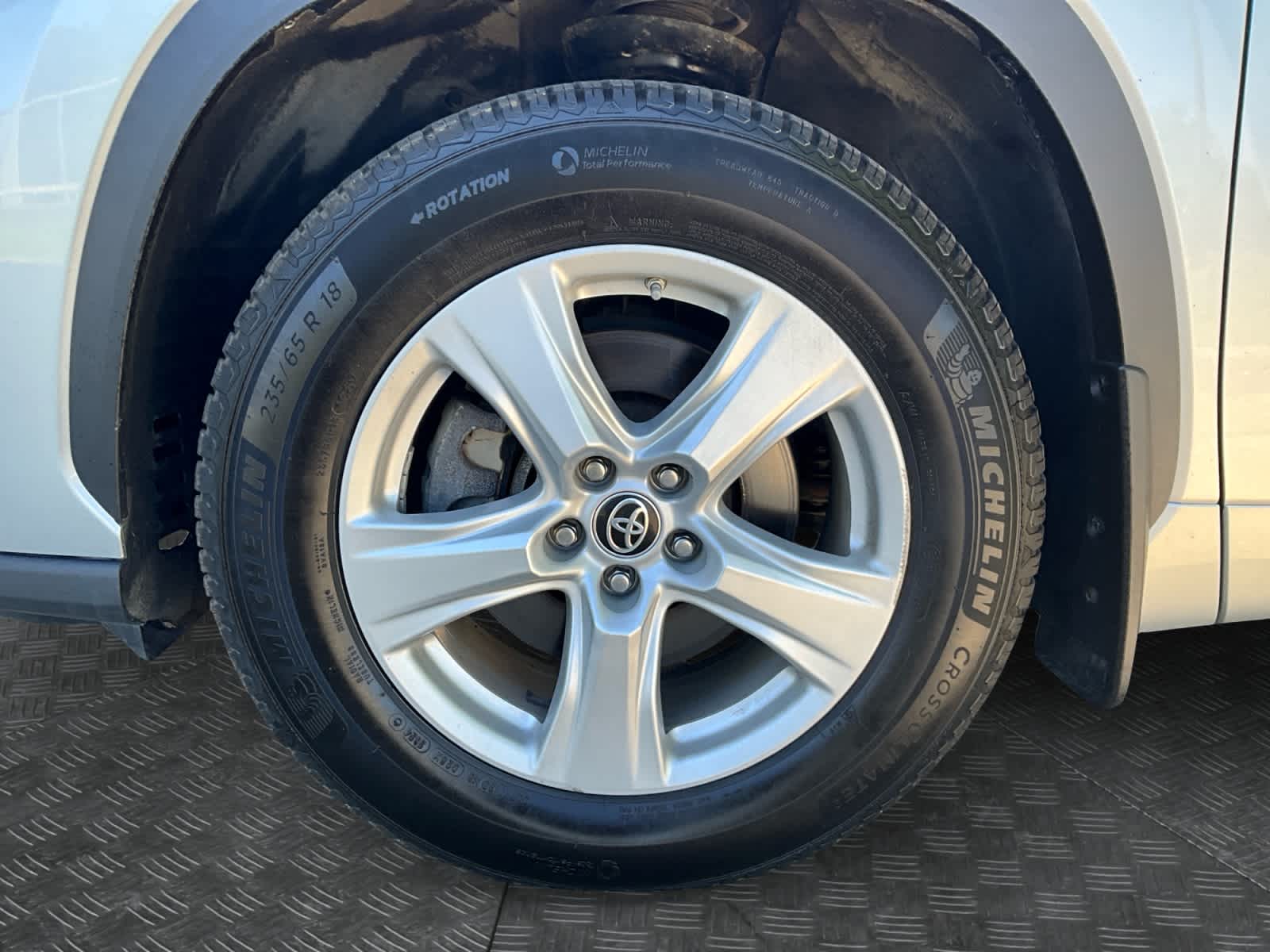 2023 Toyota Highlander Hybrid LE