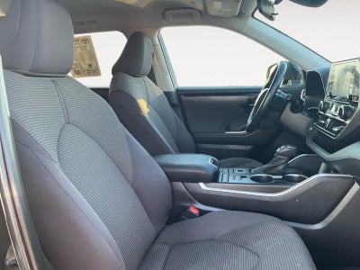 2022 Toyota Highlander LE