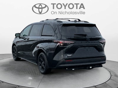 2025 Toyota Sienna Woodland Edition
