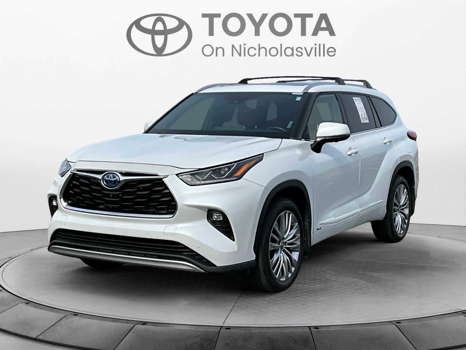 2023 Toyota Highlander Hybrid Platinum