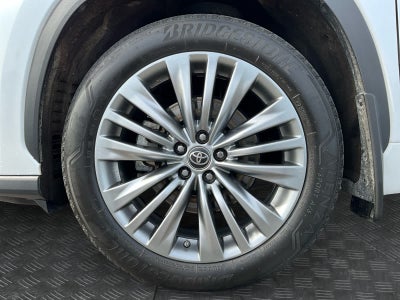 2023 Toyota Highlander Hybrid Platinum