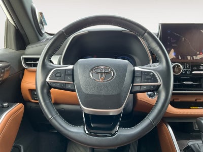 2023 Toyota Highlander Hybrid Platinum