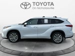 2023 Toyota Highlander Hybrid Platinum